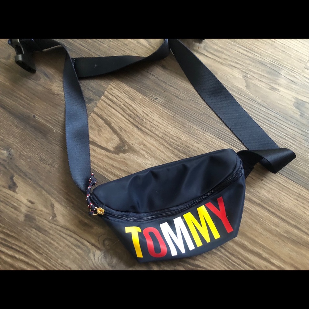 Tommy Hilfiger fanny pack